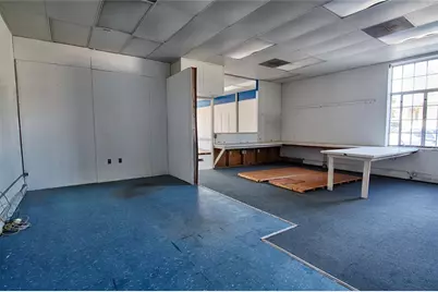 702 Upton Avenue, Schulenburg, TX 78956 - Photo 9