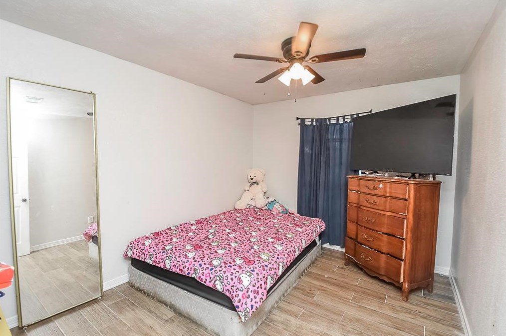 14650 Meyersville Dr, Houston TX  77049-4322 exterior