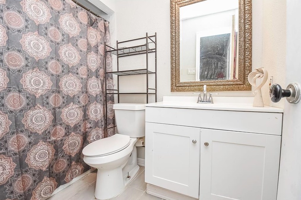 14650 Meyersville Dr, Houston TX  77049-4322 exterior