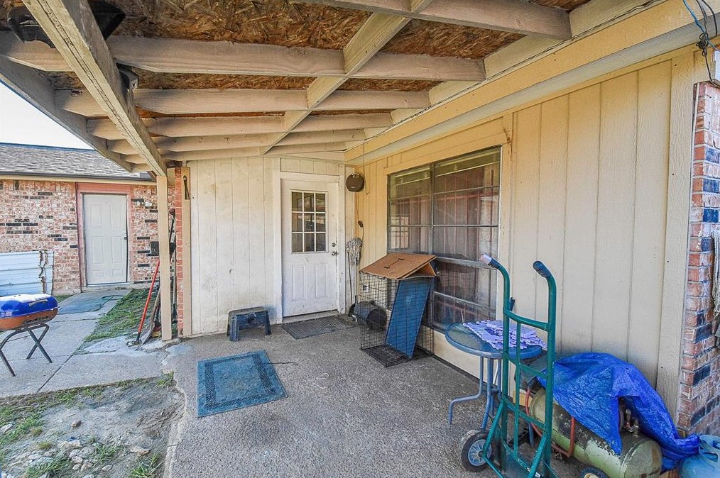 14650 Meyersville Dr, Houston TX  77049-4322 exterior