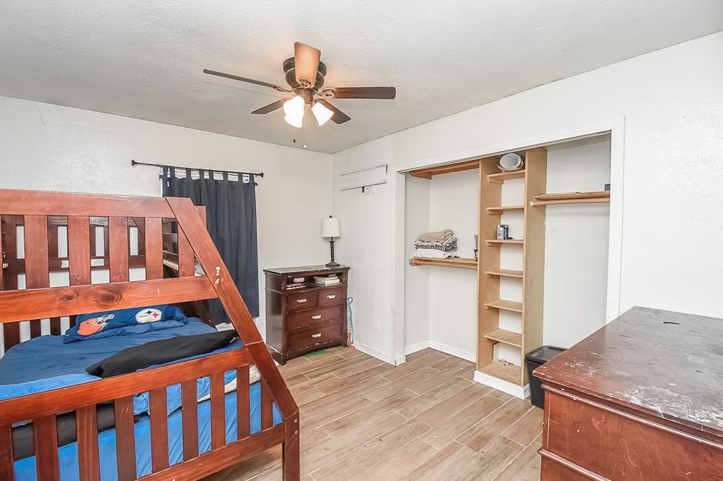 14650 Meyersville Dr, Houston TX  77049-4322 exterior