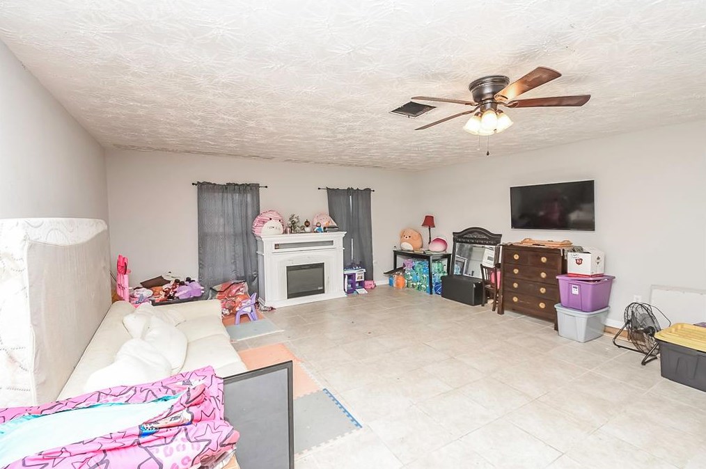 14650 Meyersville Dr, Houston TX  77049-4322 exterior