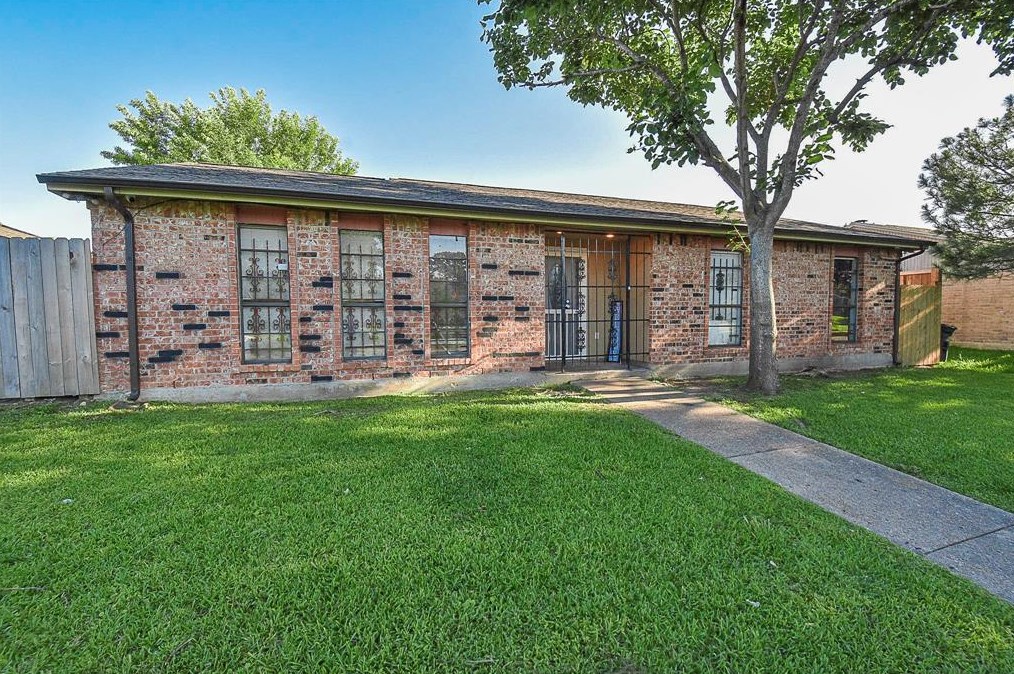 14650 Meyersville Dr, Houston TX  77049-4419 exterior