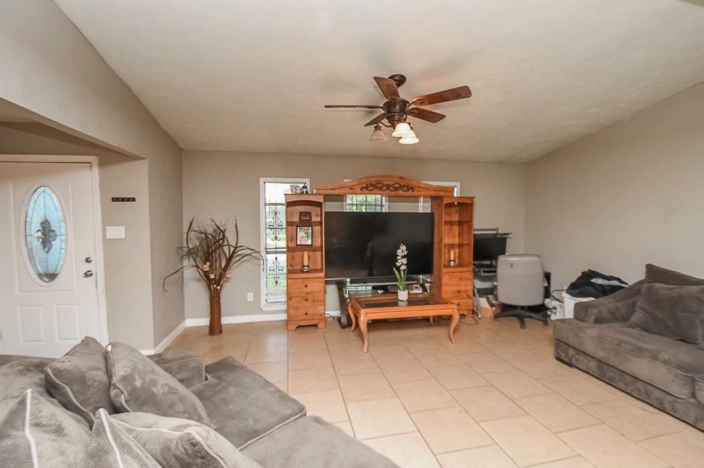 14650 Meyersville Dr, Houston TX  77049-4322 exterior