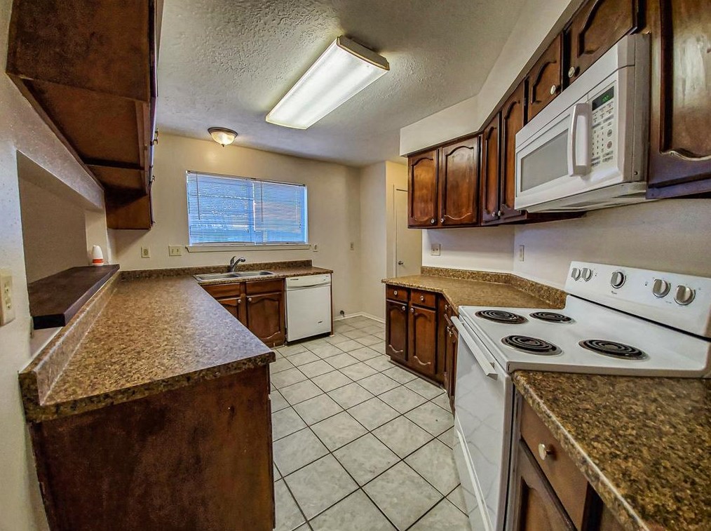 9806 Thrush Ln, Conroe TX  77385-3425 exterior