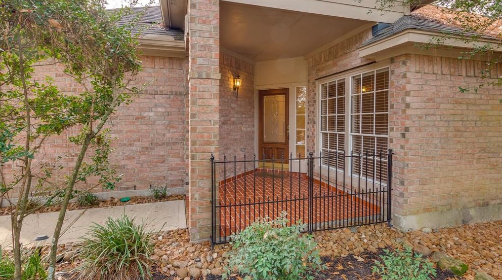 35 Reflection Pt, Spring TX  77381-3637 exterior