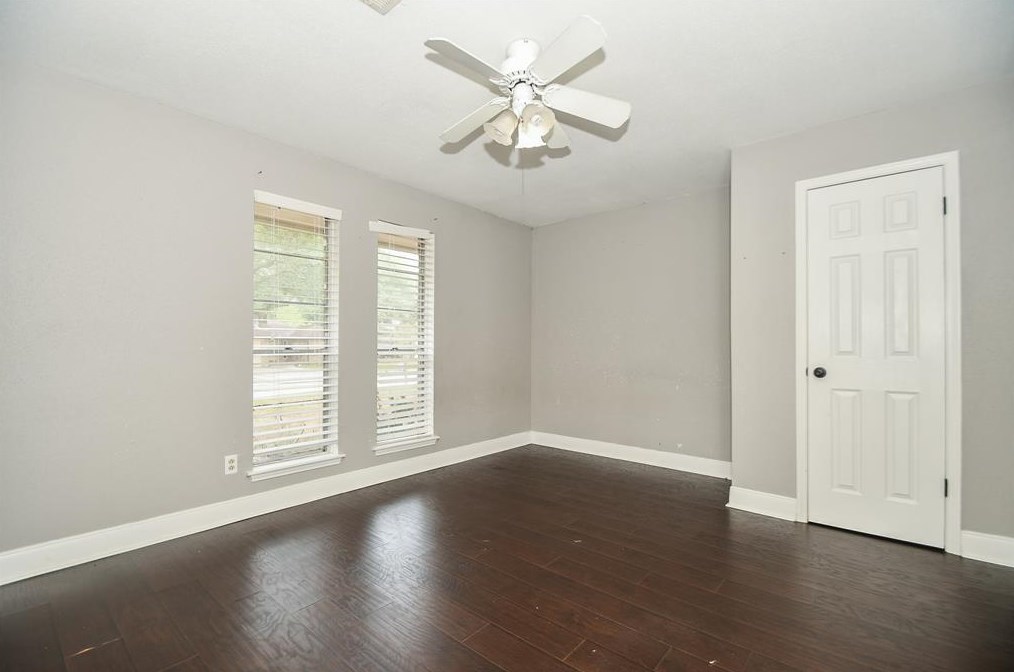 7251 Stonegate Dr, Houston TX  77024-2703 exterior