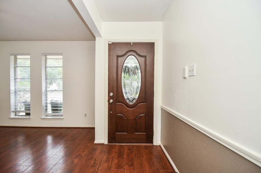 7251 Stonegate Dr, Houston TX  77024-2703 exterior