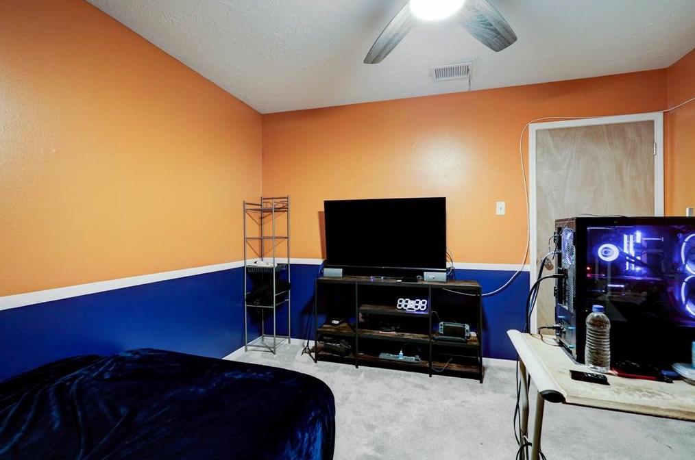 11403 Pne Knl Dr, Houston TX 77099-2414 exterior