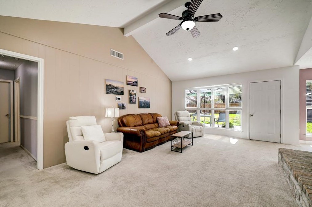 11403 Pne Knl Dr, Houston TX 77099-2414 exterior