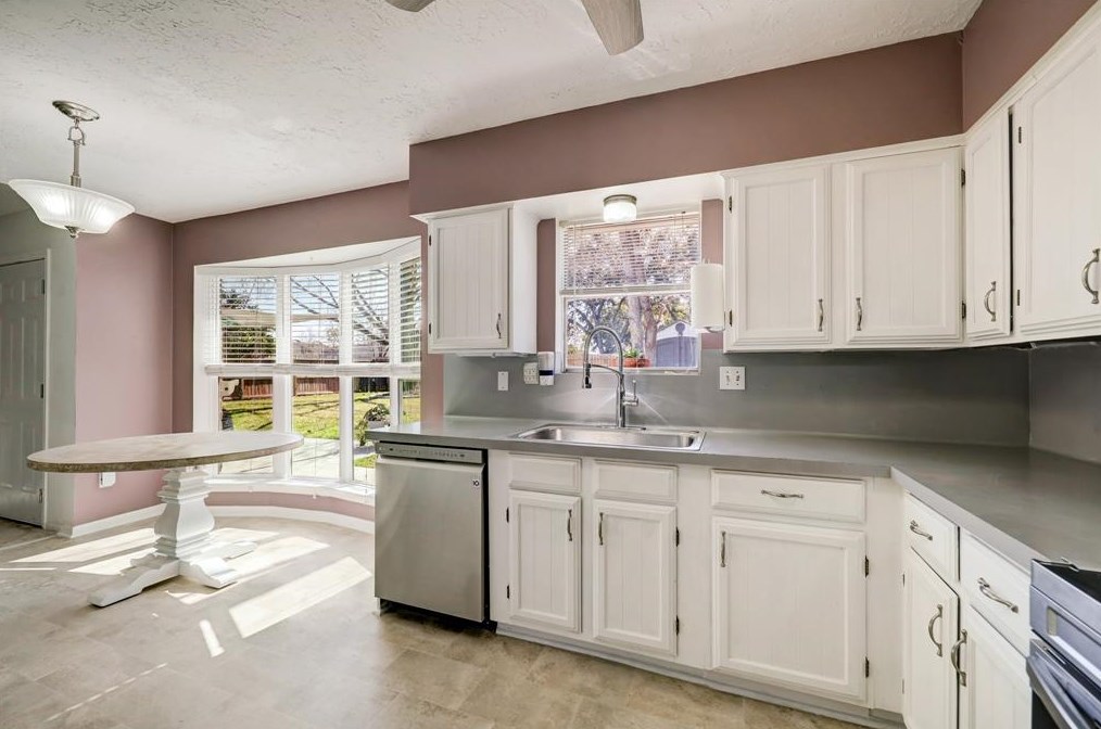 11403 Pne Knl Dr, Houston TX 77099-2414 exterior