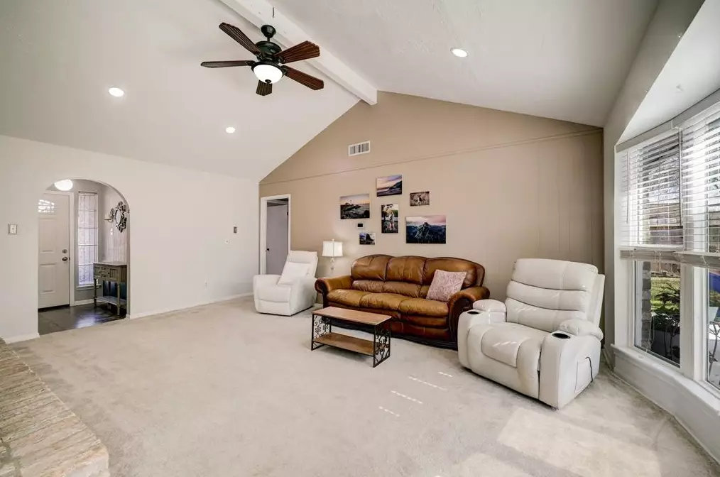 11403 Pne Knl Dr, Houston TX 77099-2414 exterior