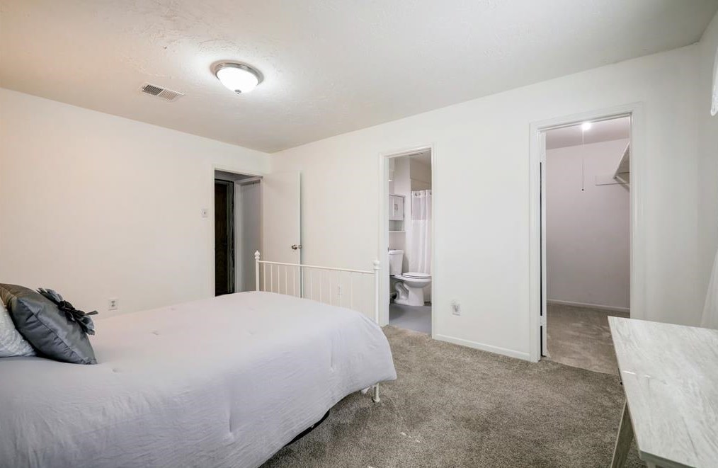 11403 Pne Knl Dr, Houston TX 77099-2414 exterior