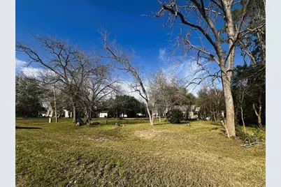 210 Shropshire Street, El Campo, TX 77437 - Photo 3