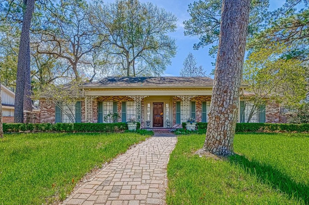 12419 Huntingwick Dr, Houston TX  77024-4906 exterior