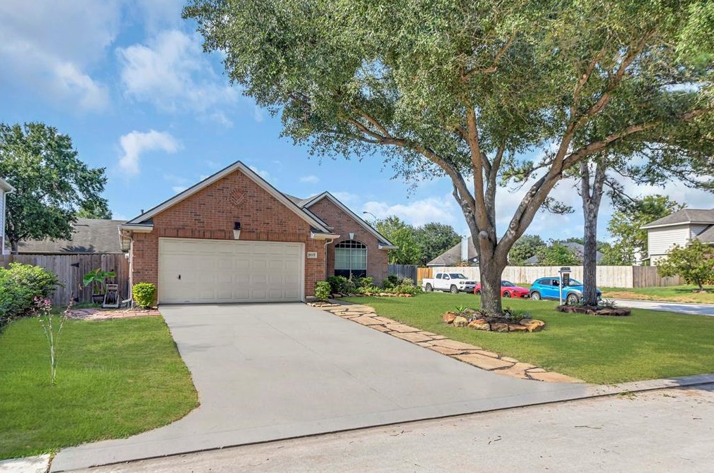 8619 Majesticbrook Dr, Houston TX  77095-3068 exterior