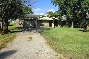 601 N 12th St, La Porte, TX 77571 - Photo 1