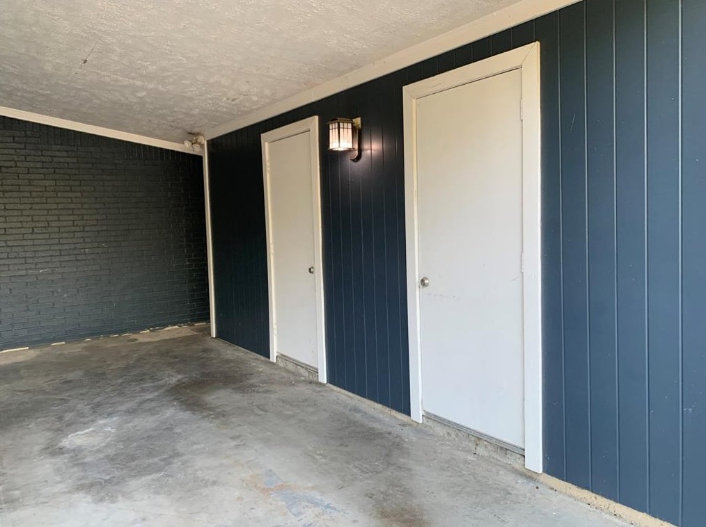 2005 Shadowdale Dr, Houston TX  77043-2620 exterior