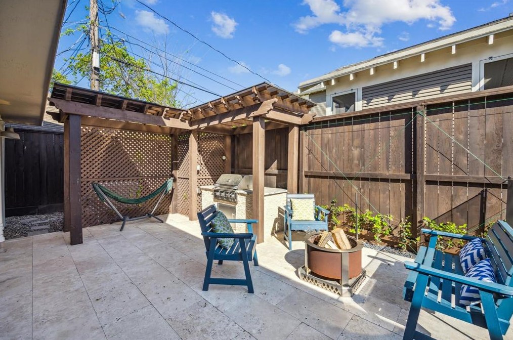 3501 Oak Rdg St, Houston TX  77009-6016 exterior