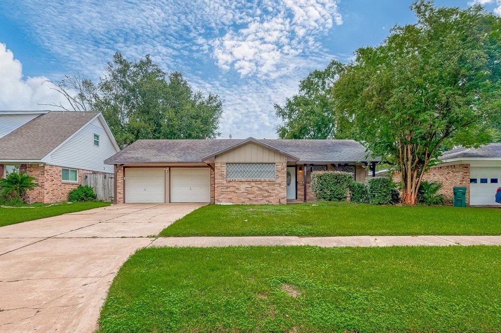 2811 Blueberry Ln, Pasadena TX 77502-5446 exterior