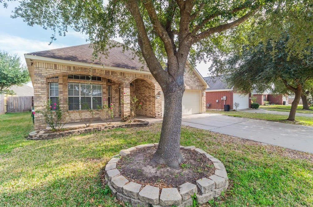 6210 Pleasant Stream Dr, Katy TX  77449-4217 exterior