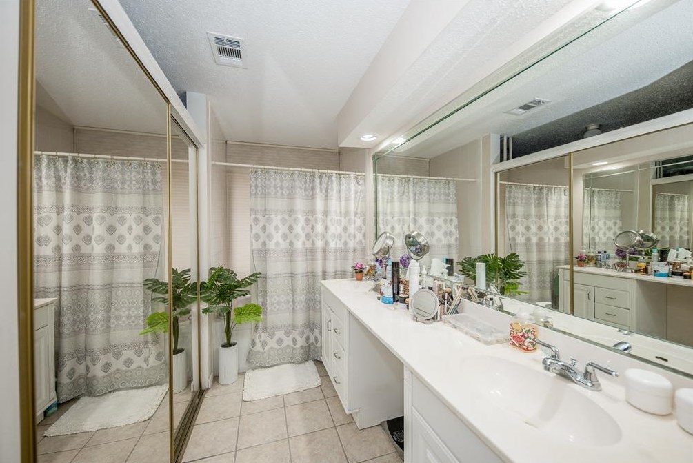 1919 Vinces Brg, Sugar Land TX 77478-4255 exterior