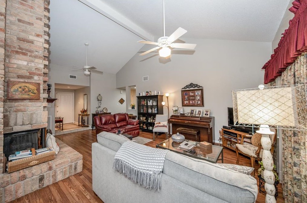 1919 Vinces Brg, Sugar Land TX 77478-4255 exterior