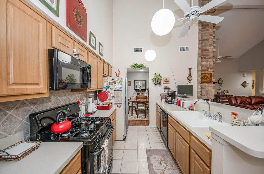 1919 Vinces Brg, Sugar Land TX 77478-4255 exterior