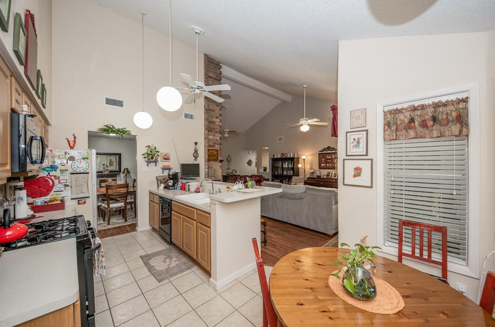 1919 Vinces Brg, Sugar Land TX 77478-4255 exterior