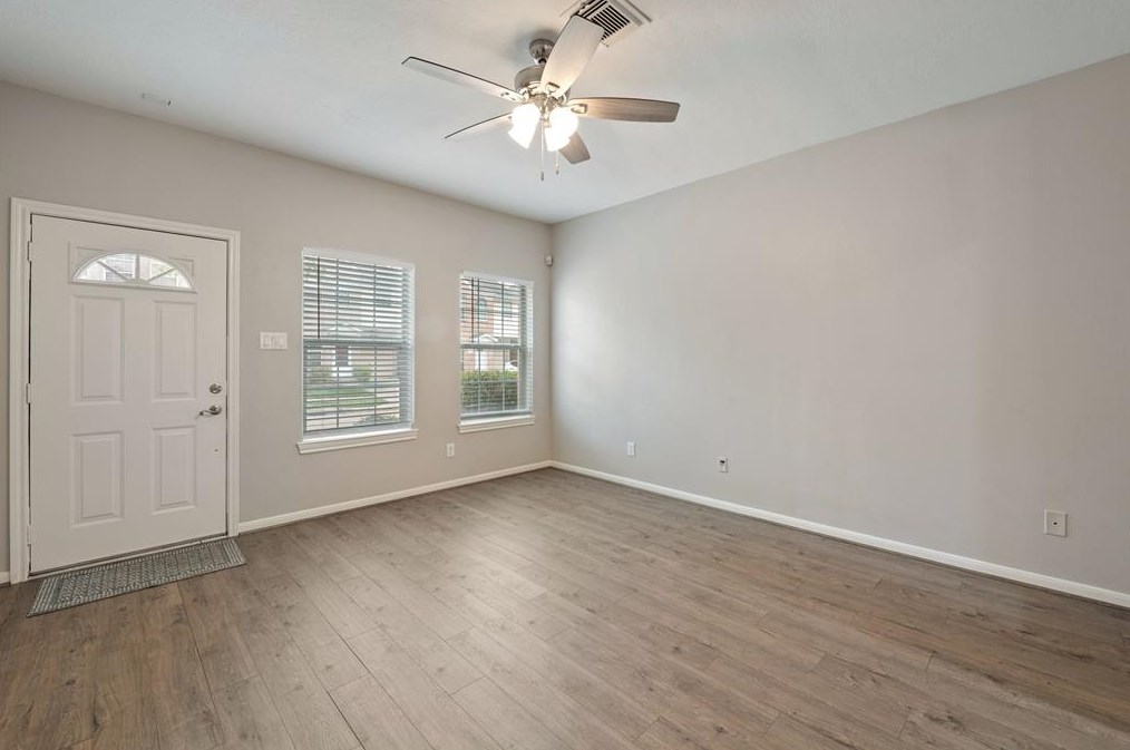 223 Plaza Del Sol Park, Houston TX  77020-7748 exterior