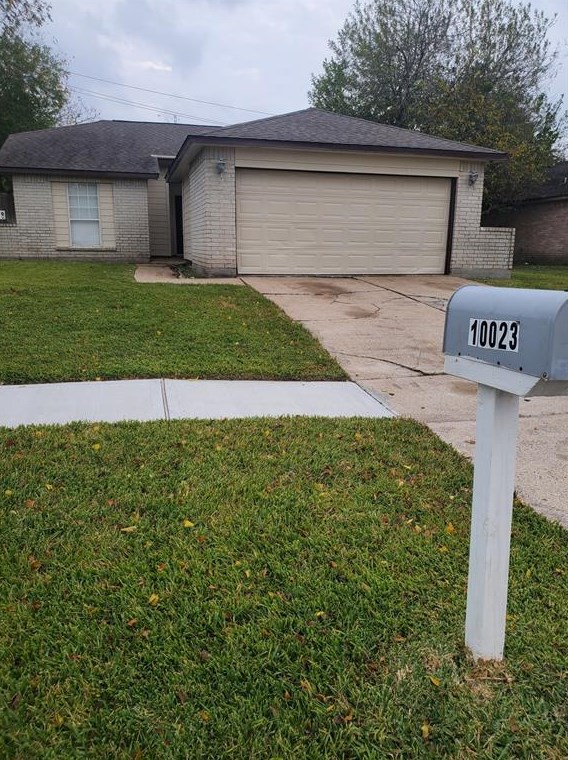 10023 Towne Mist Dr, Sugar Land TX  77498-1467 exterior