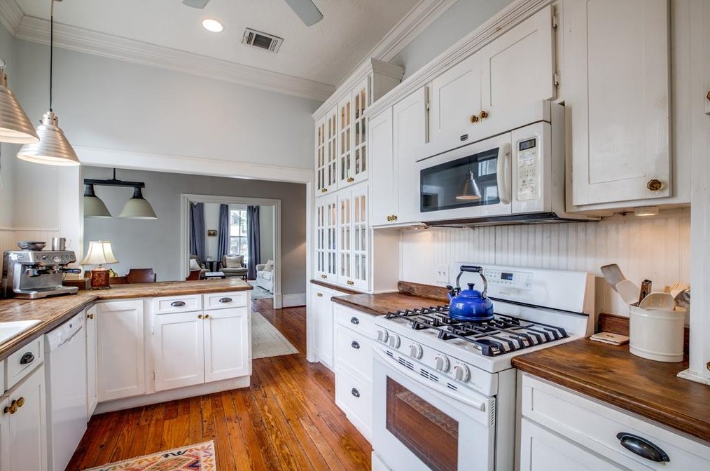 302 13 St, Houston TX  77008-7145 exterior