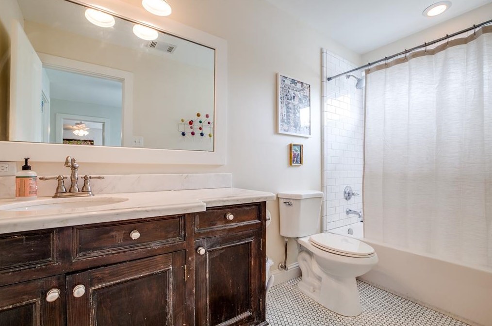 302 13 St, Houston TX  77008-7145 exterior