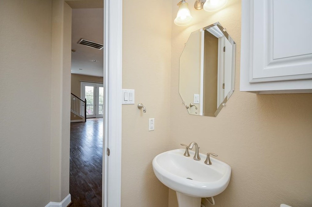2814 Polk St, Houston TX  77023-1102 exterior