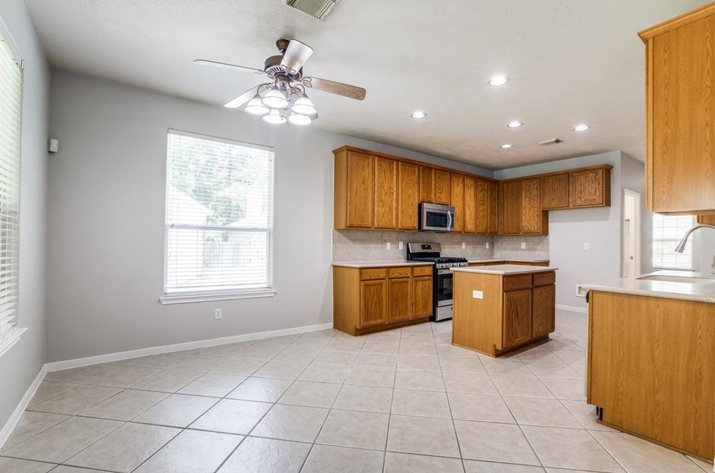 2106 Long Trl Path Ct, Spring TX 77373-7646 exterior