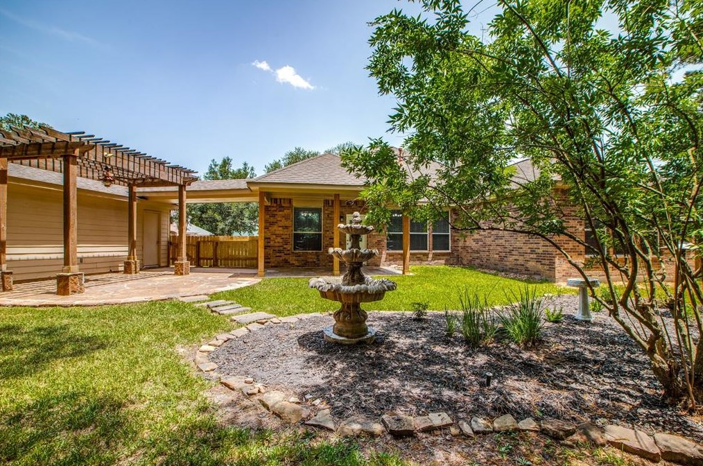 2106 Long Trl Path Ct, Spring TX 77373-7646 exterior