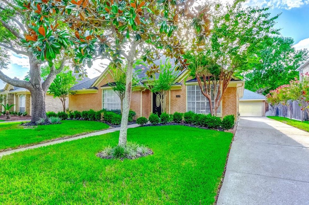 2018 Garden Terrace Dr, Katy TX  77494-2126 exterior