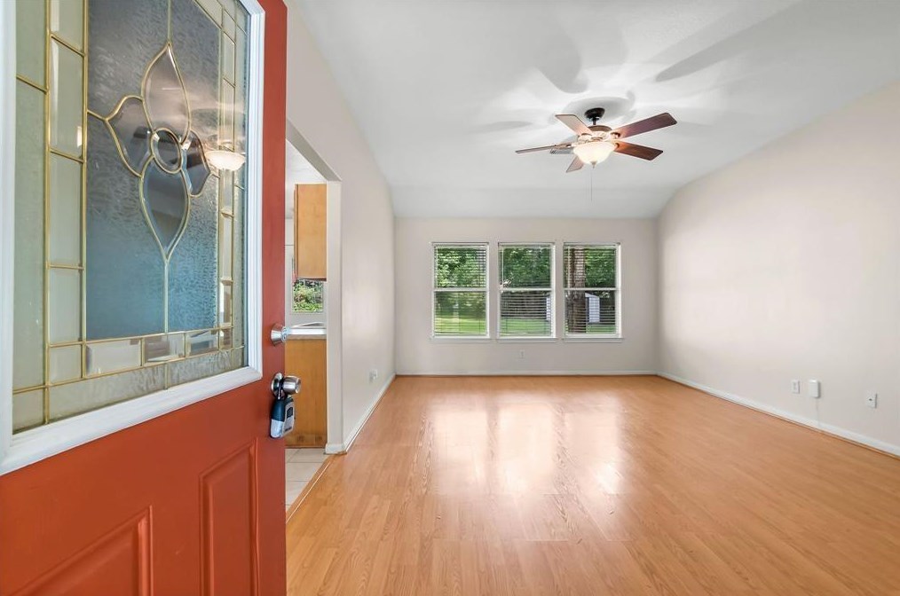 10671 Royal Forest Dr, Conroe TX  77303-2734 exterior