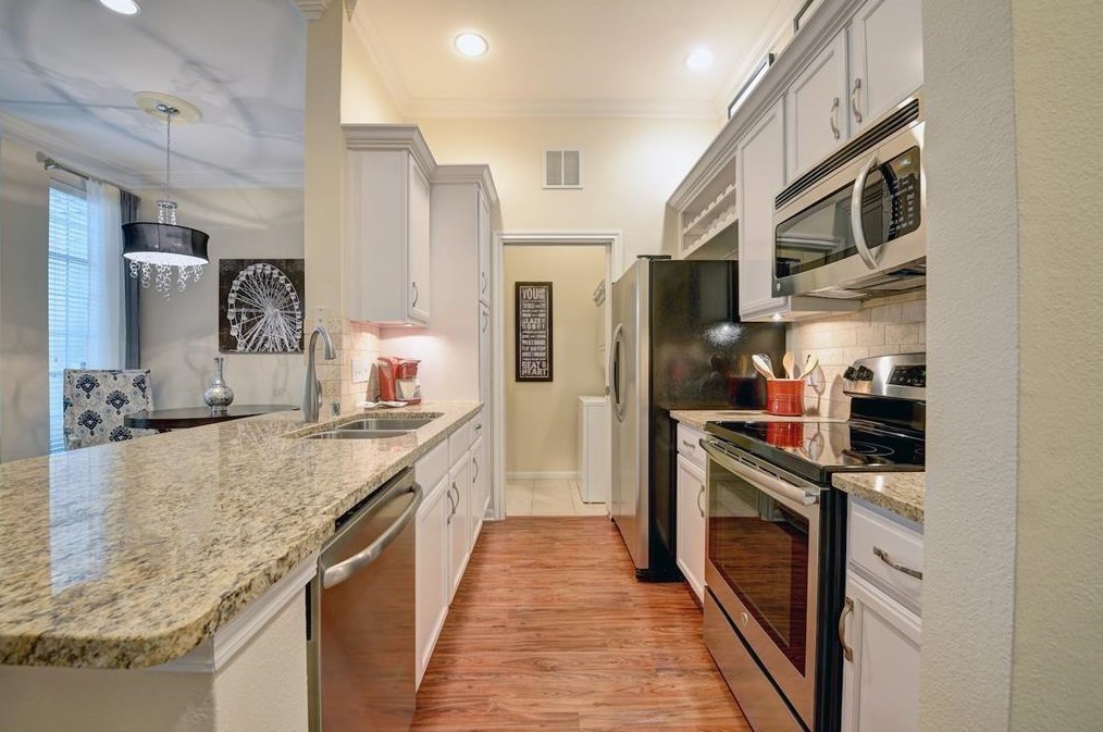 5353 Memorial Dr, Houston TX 77007-8266 exterior