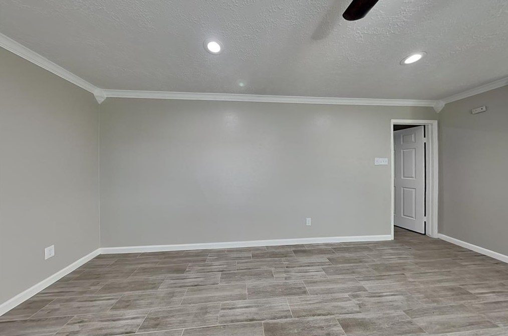 2027 Old Dixie Dr, Richmond TX  77406-6812 exterior
