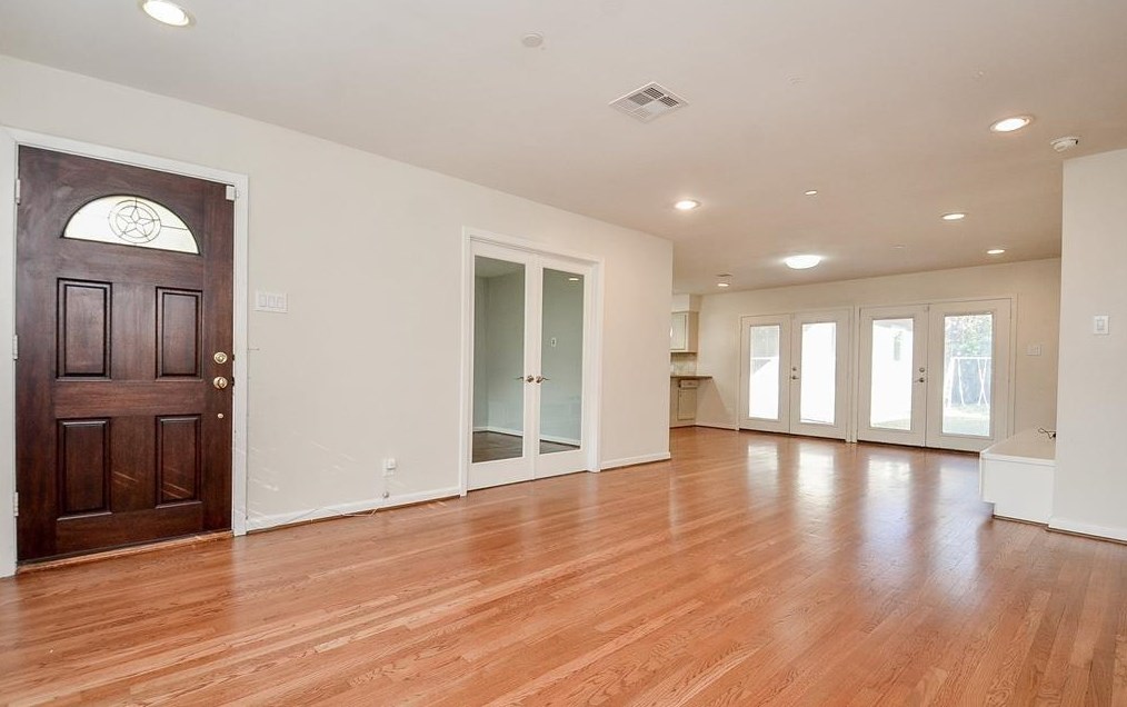 8810 Burkhart Rd, Houston TX  77055-6614 exterior