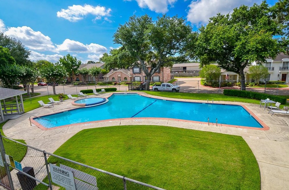 10137 Kemp Frst, Houston TX  77080-2509 exterior