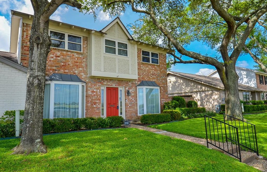 10137 Kemp Forest Dr, Houston TX  77080-2509 exterior