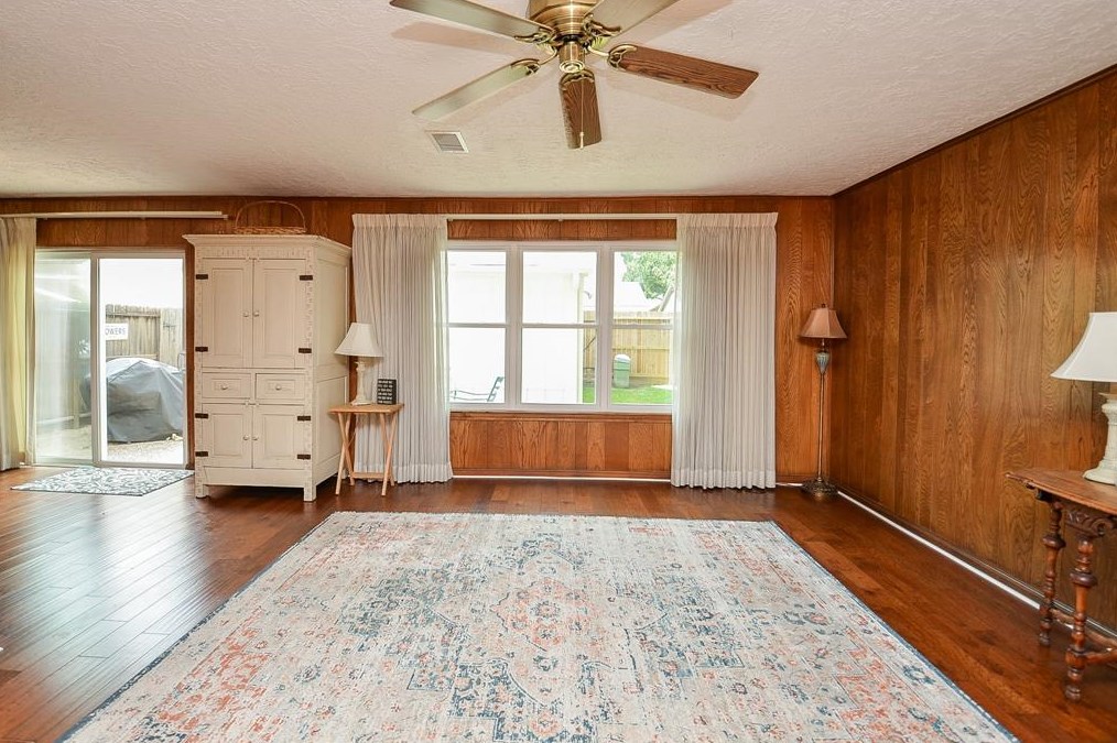 10137 Kemp Frst, Houston TX  77080-2509 exterior