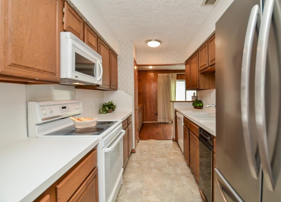 10137 Kemp Frst, Houston TX  77080-2509 exterior