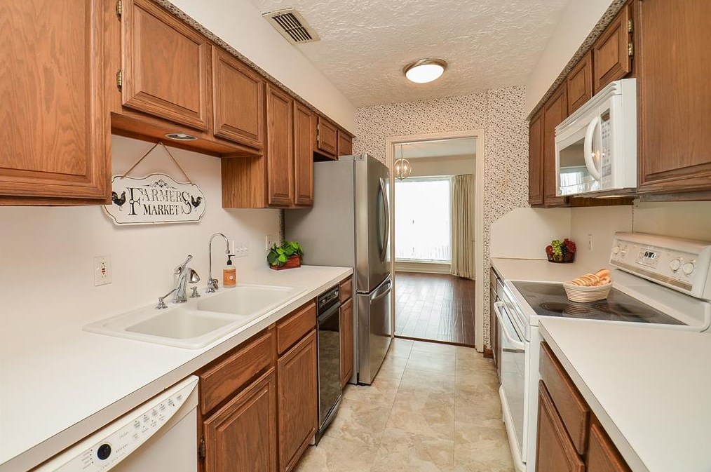 10137 Kemp Frst, Houston TX  77080-2509 exterior