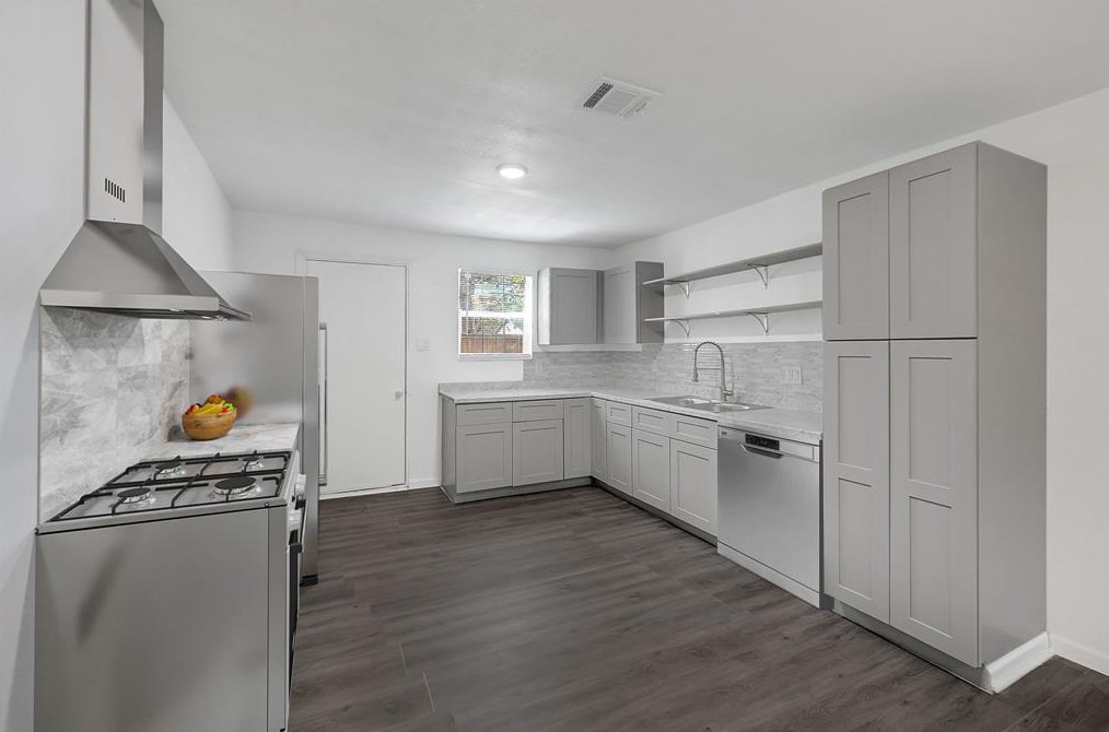 4134 Larkspur St, Houston TX  77051-2730 exterior