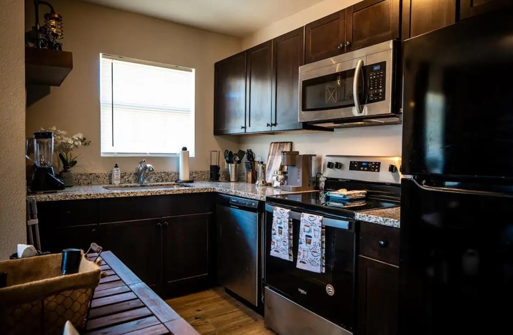 2415 Mcgowen St, Houston TX  77004-1417 exterior