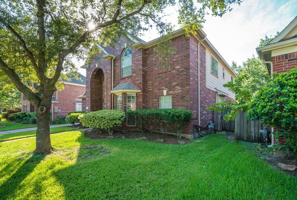 8207 Falling Water Ct, Sugar Land TX  77478-4751 exterior