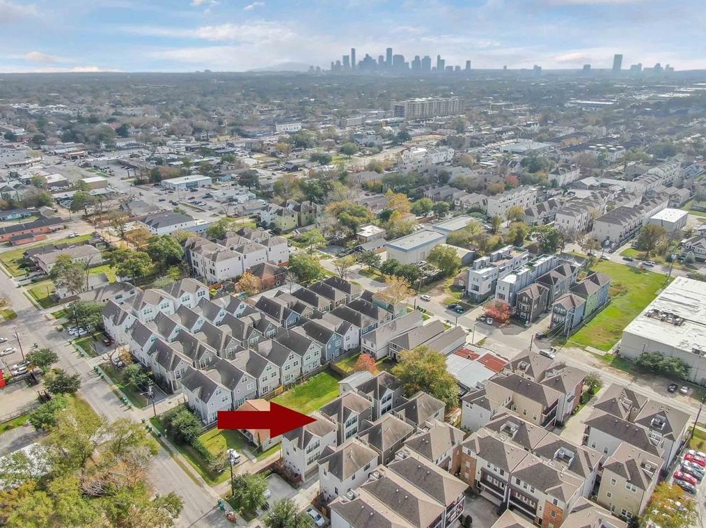 910 20th St, Houston TX  77008-3310 exterior